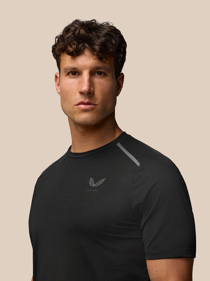 Male model in black Apex Training T-Shirt with reflective branding on chest and Aeromesh branding on back