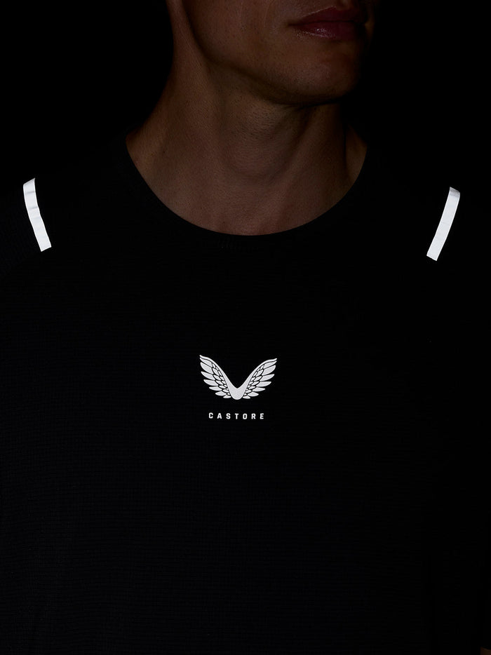 Close up of gunmetal Apex Training T Shirt chest area showing the Castore logo and reflective shoulder strips.