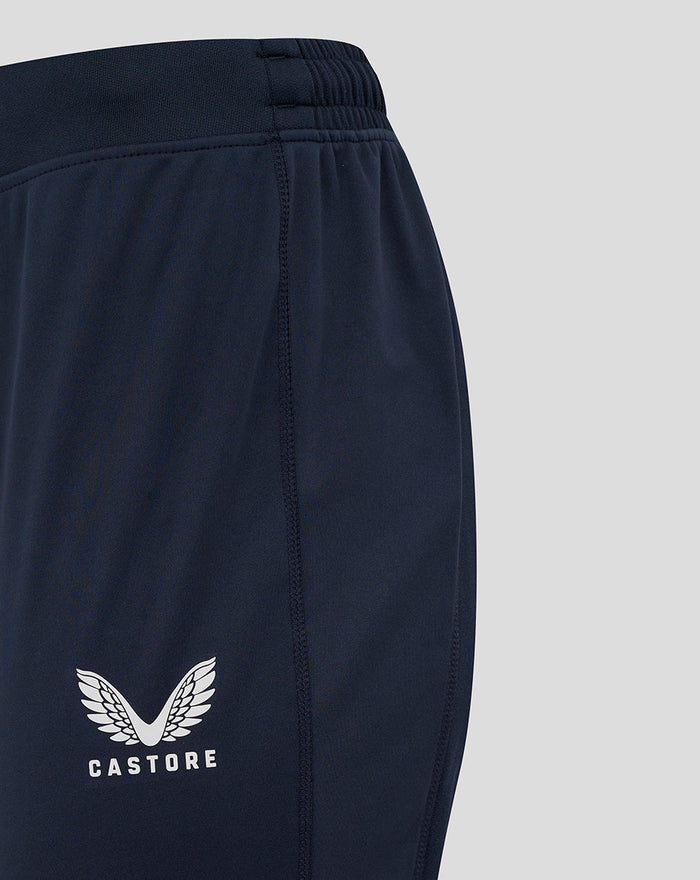 Navy England Rugby drill pants close up showing the rose crest and O2 logo on the right thigh and Castore logo on the left thigh